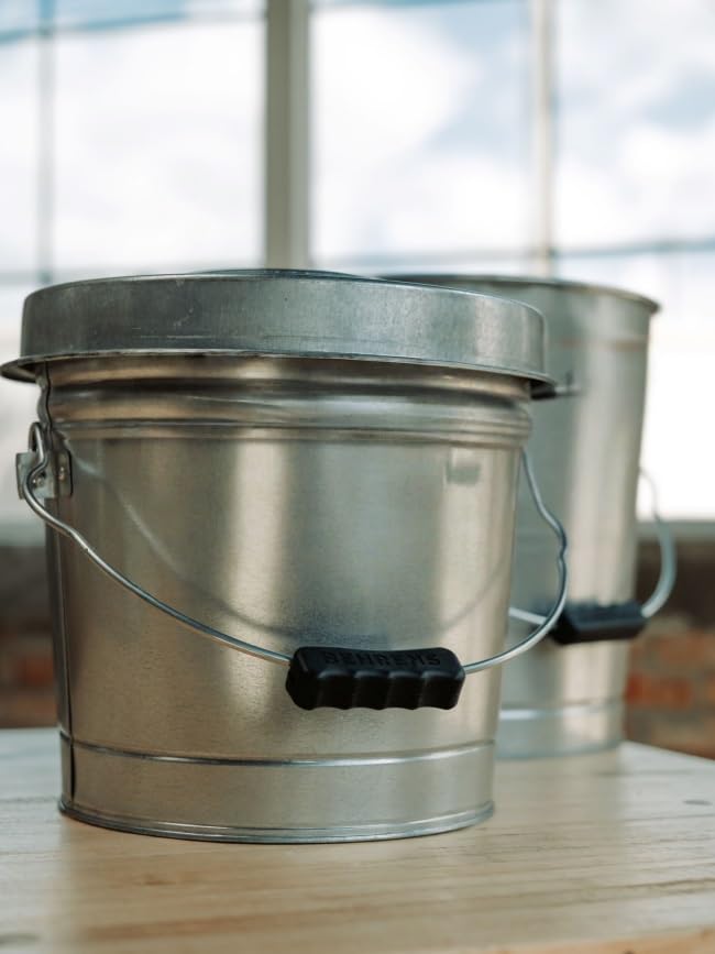 Galvanized Steel 6 Gallon Storage Can with Locking Lid Z4919