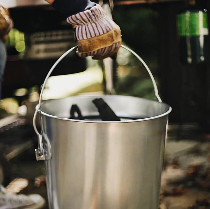 Galvanized Steel 6 Gallon Storage Can with Locking Lid Z4919