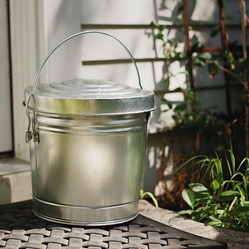 Galvanized Steel 6 Gallon Storage Can with Locking Lid Z4919
